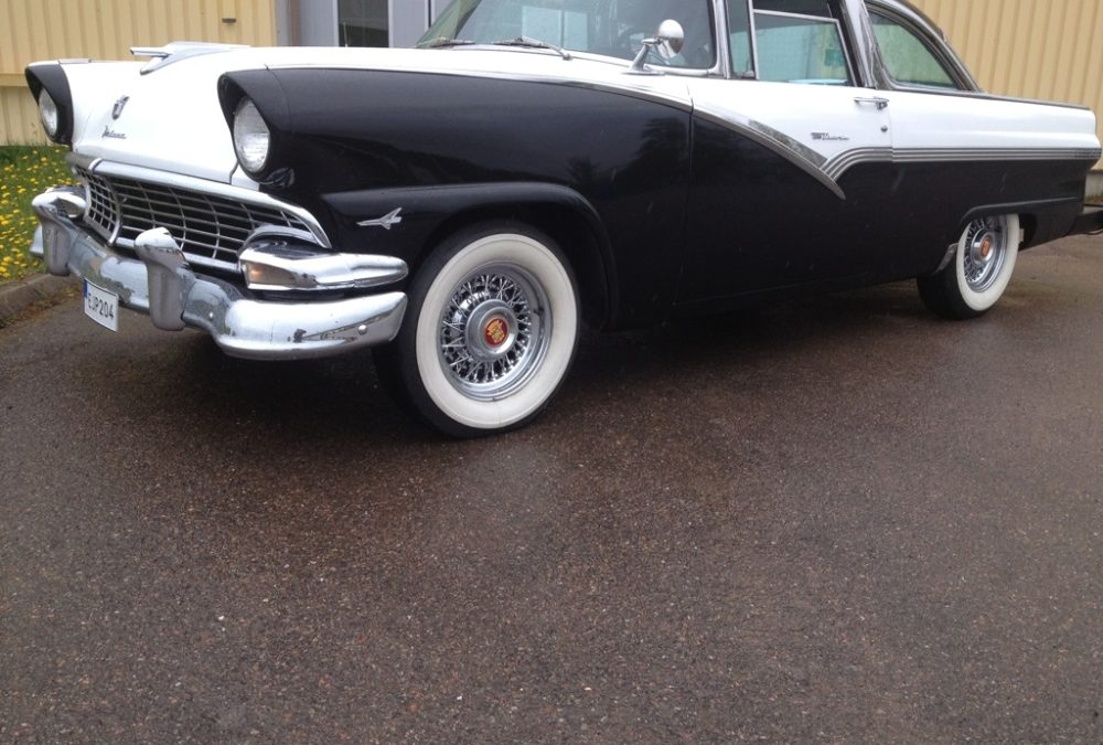 Ford Crown Victoria