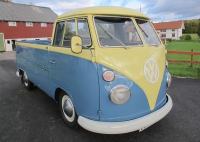 Se filmen med VW-bussen där hon tar farväl
