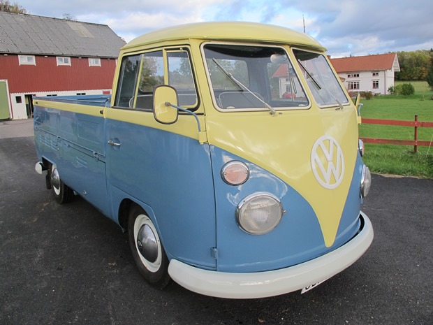 Se filmen med VW-bussen där hon tar farväl