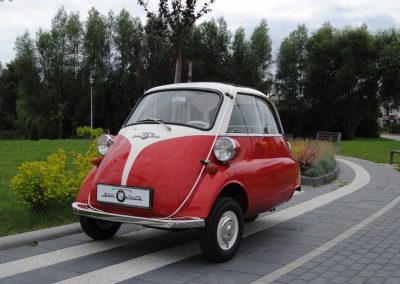 BMW Isetta 300 på väg in