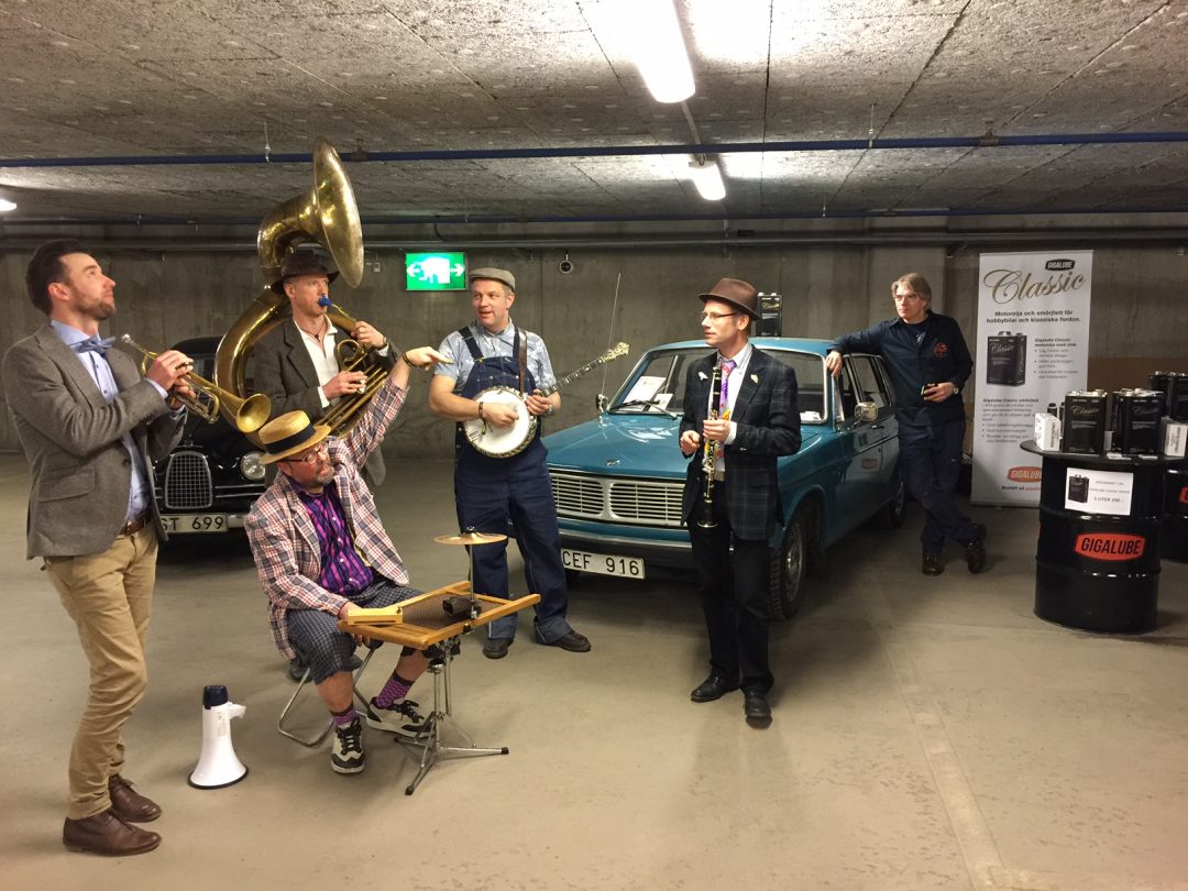 Orkester i Gigalubes monter