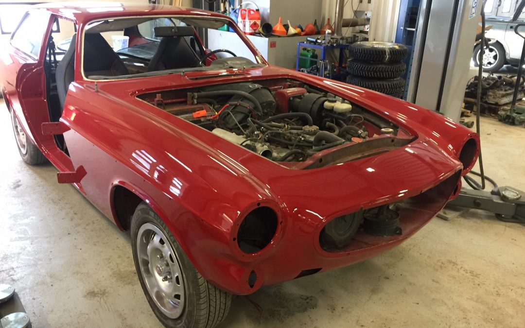 Två Volvo P1800 ES, projektbilar