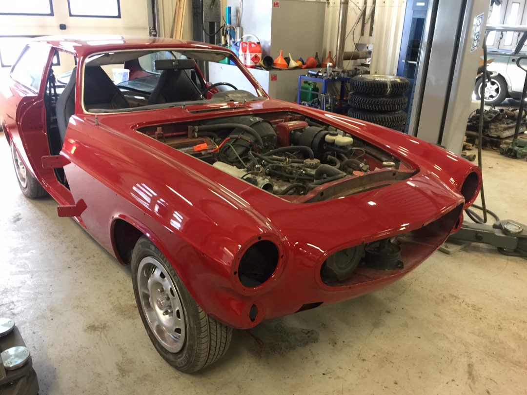 Två Volvo P1800 ES, projektbilar