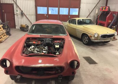 Nu renoverar vi två Volvo P1800