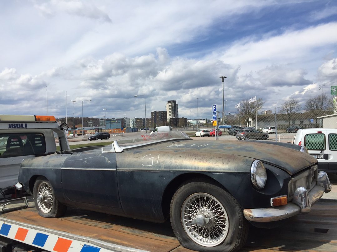 Sliten MGB cab på väg till Nilu