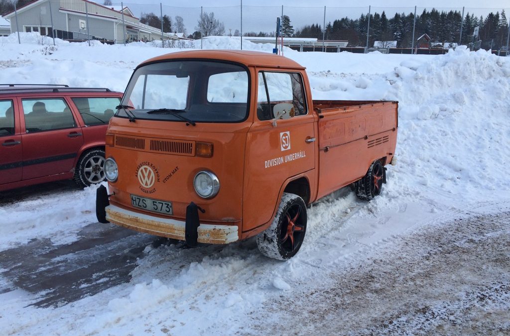 VW pickup 1975 på väg in nu