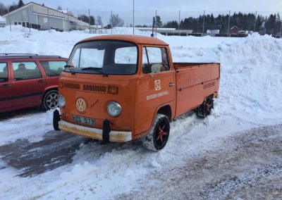 VW pickup 1975 på väg in nu