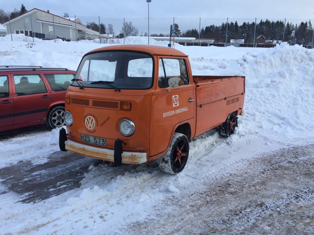 VW pickup 1975 på väg in nu