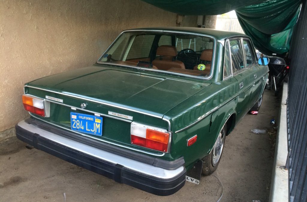 Två roliga Volvoklassiker bilar på väg till Nilu