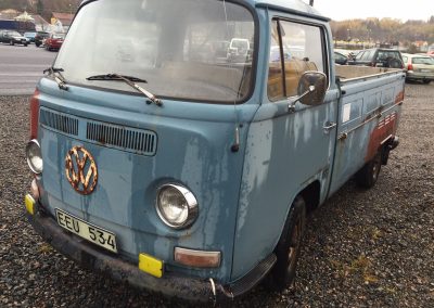 Två VW veteranbilar som nu skall renoveras