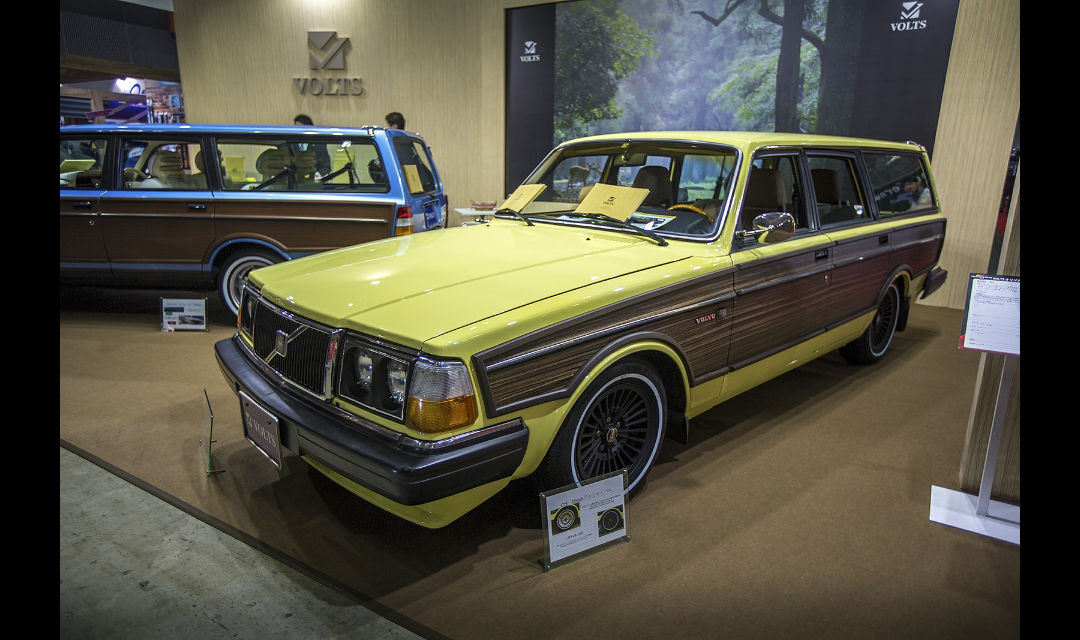 Snygga Volvo 245:or ”Woodies” i Tokyo